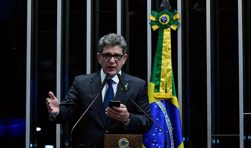 Dificultar suspensão da CNH é contribuir para aumento de acidentes, diz Rogério Carvalho