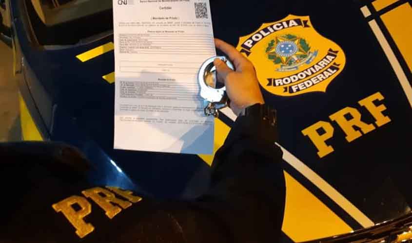 PRF em Rondônia cumpre dois mandados de prisão