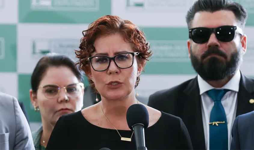 Câmara autoriza licença de 127 dias à deputada Carla Zambelli