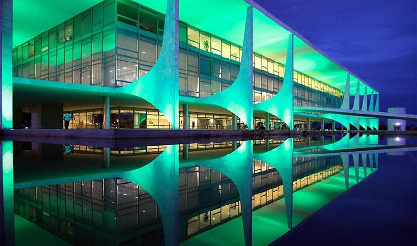 Em novo veto, governo desobriga uso de máscaras em presídios  