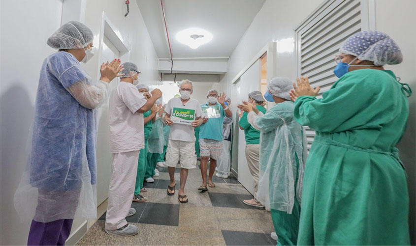 Pacientes graves recebem alta da UTI do Hospital de Campanha de Rondônia curados da Covid-19 e emocionam equipe médica