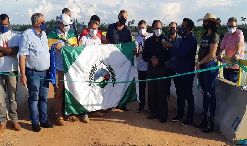 Adelino Follador participa da inauguração da ponte sobre o rio Jamari em Itapuã do Oeste