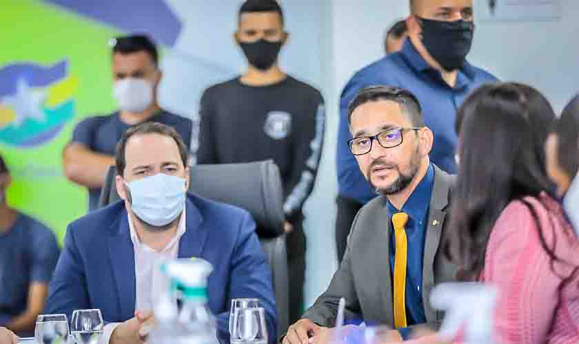 Deputado Anderson leva reivindicações dos policiais penais e agentes socioeducativos ao presidente da ALE/RO para discutir melhorias salariais e valorização das carreiras