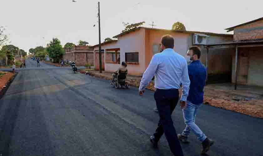 Seis quilômetros de ruas já receberam asfalto no bairro São Francisco 
