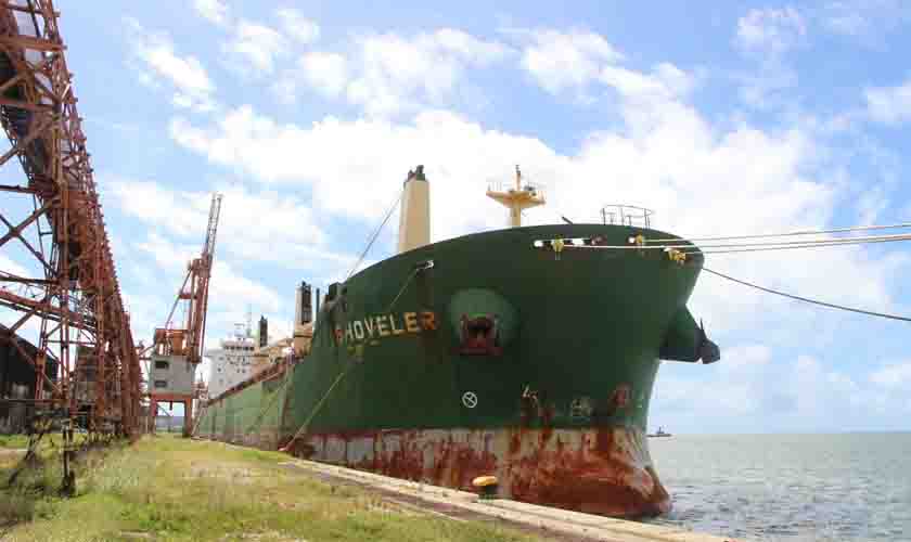 Tripulantes de navio atracado no Recife testam positivo para covid-19