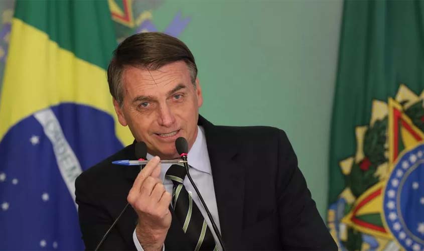Bolsonaro confirma que editou lei para 
