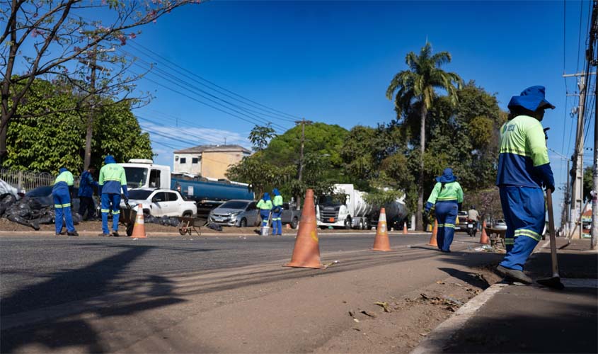 Prefeitura mantém serviços de limpeza na cidade