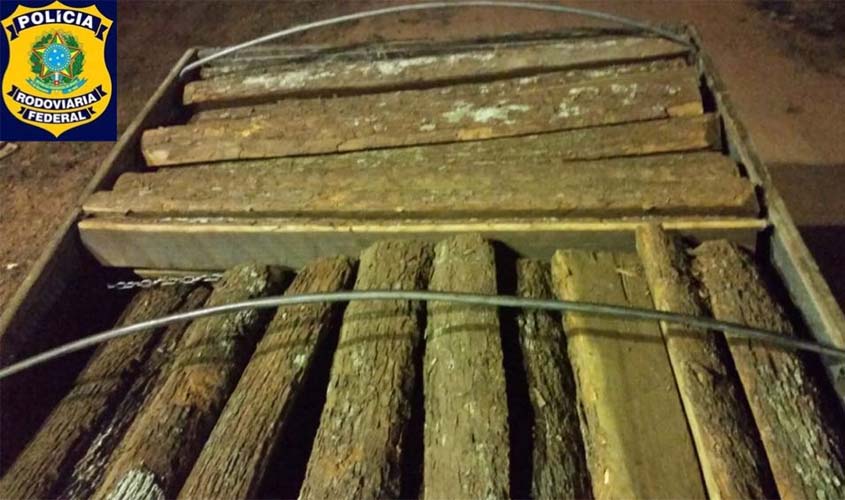 Em Porto Velho, PRF apreende carga de madeira transportada sem documentação