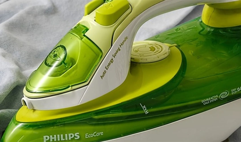 Passadeira de uniformes militares será indenizada por doença profissional