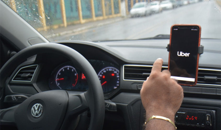 STJ decide que motorista não têm vínculo trabalhista com Uber