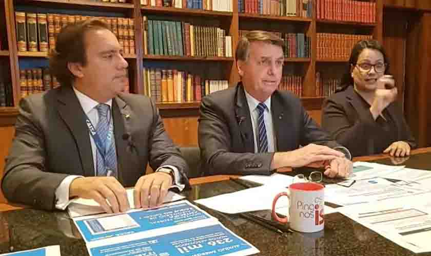 Bolsonaro assina MP para impedir remoção de conteúdo das redes sociais