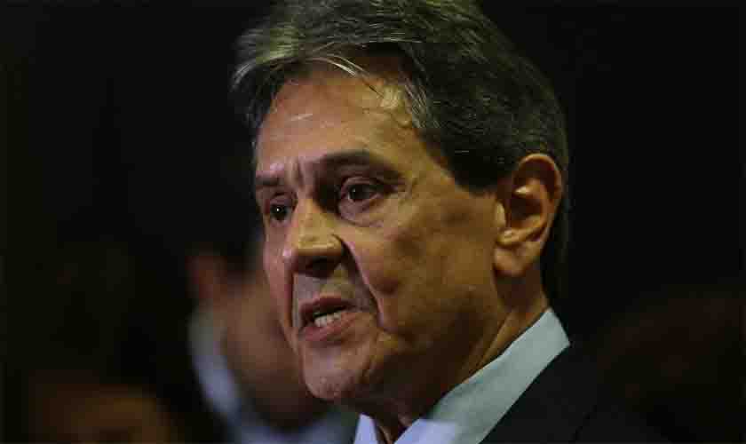 Roberto Jefferson passa a noite em hospital