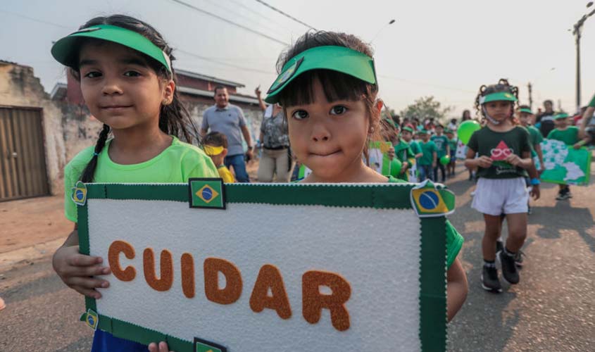 Alunos da rede municipal celebram os 200 anos da Independência em desfile cívico
