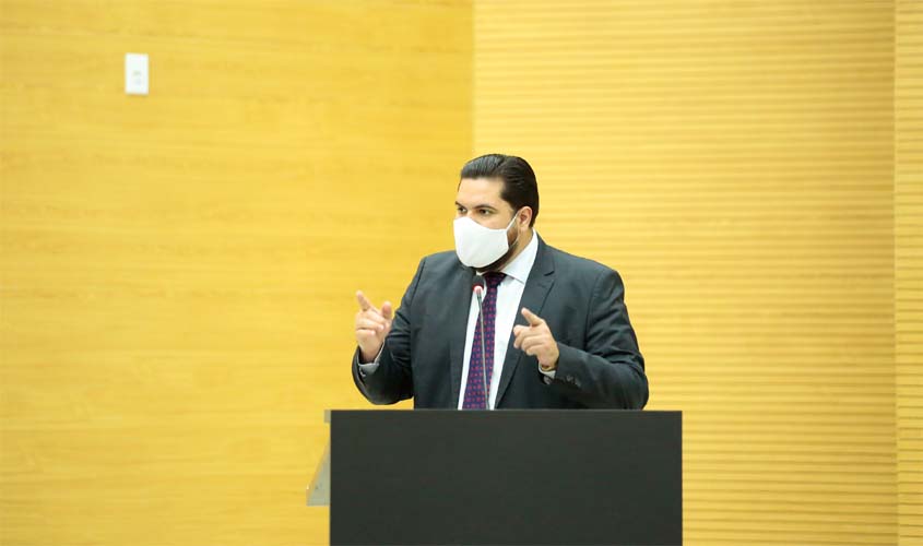 Deputado Jean Oliveira lamenta assassinato de policiais militares