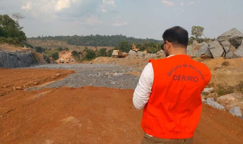 Serviços de asfaltamento da BR-421 avançam