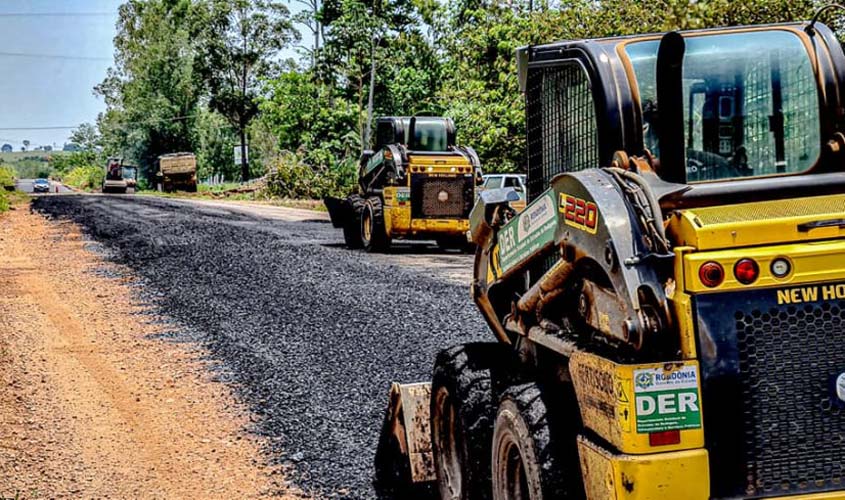 Governo executa manutenção em 54 km da RO-473, atendendo aos municípios de Teixerópolis e Urupá