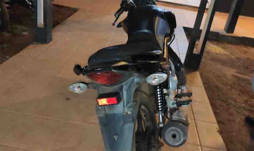 Polícia militar recupera motocicleta roubada