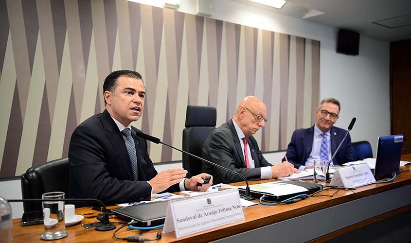 Sem nova lei, conta de energia subirá, diz diretor da Aneel a comissão