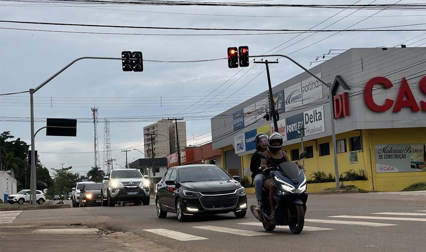 Proprietários de veículos com placa final zero devem atualizar licenciamento anual até 29 de outubro