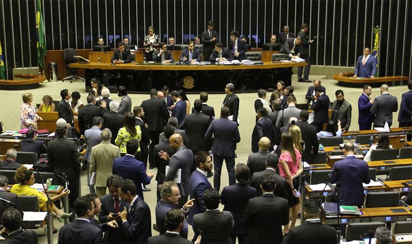 Plenário da Câmara aprova projeto sobre armas; texto segue para Senado