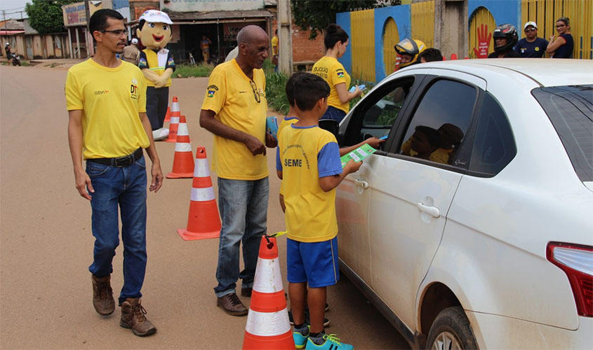 Detran Rondônia trabalha educação de trânsito com crianças de escola pública da zona sul 
