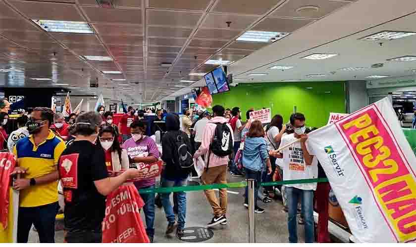 Fórum de servidores apresenta à CDH relatório sobre reforma administrativa