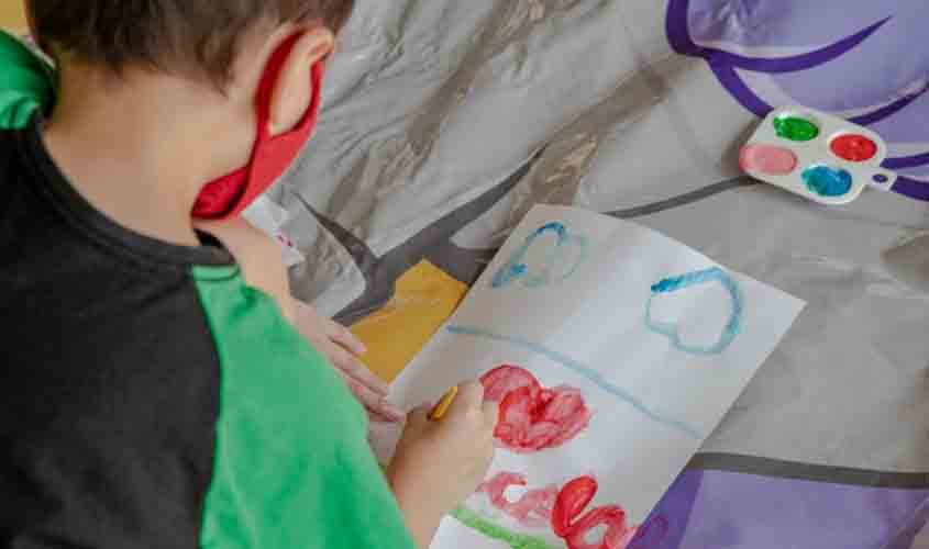 Crianças e adolescentes afastados das famílias têm vidas transformadas pelo programa Família Acolhedora