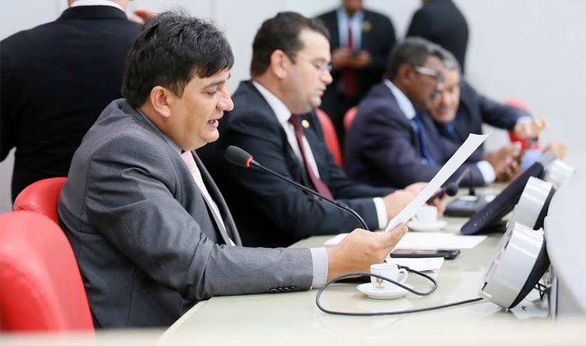 Orçamento do Estado deve ser votado no dia 12, afirma Cleiton Roque