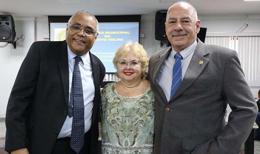 Membros do MP participam da homenagem ao Desembargador Gilberto Barbosa na Câmara de Vereadores