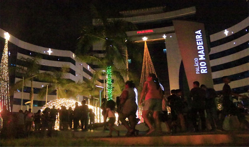 Espetáculo de cores marca o Natal de Luz do Palácio Rio Madeira com mensagens de amor à família