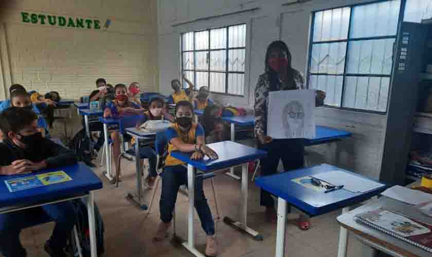 Estudante autista da rede municipal de ensino encontra forma de expressão através da arte