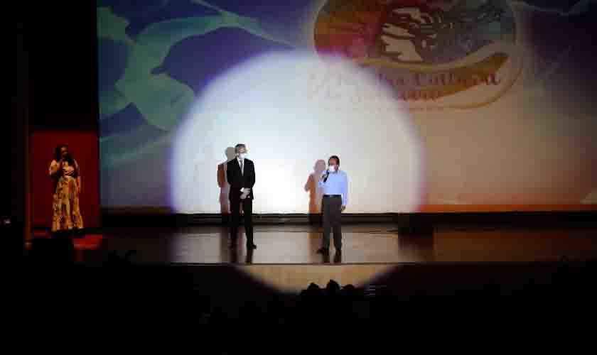 Homenagem aos que partiram e celebração aos talentos foram destaques na primeira noite da V Mostra Cultural do Judiciário