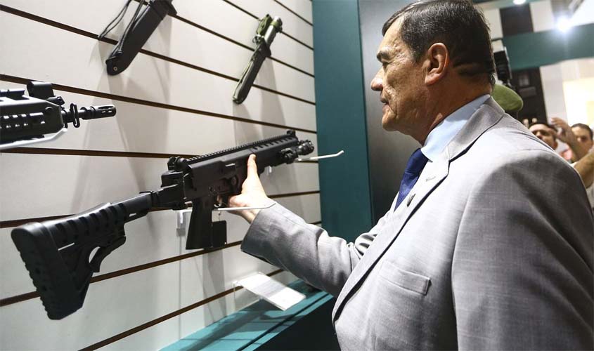Ministro diz que investimentos em Defesa estimulam desenvolvimento