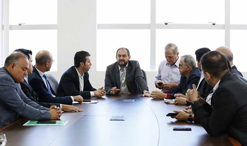 Comissão de parlamentares inspeciona trecho bloqueado, após chuvas, na BR-364