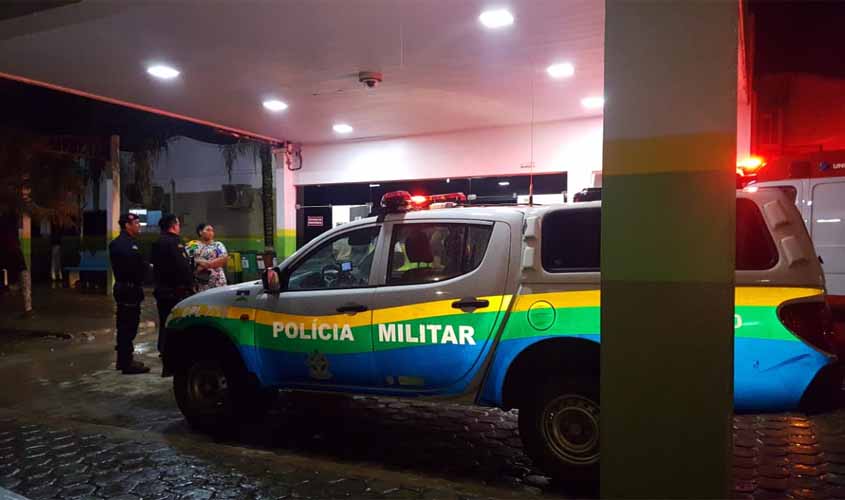 Homem é socorrido às pressas após levar facadas na cabeça e costas durante bebedeira