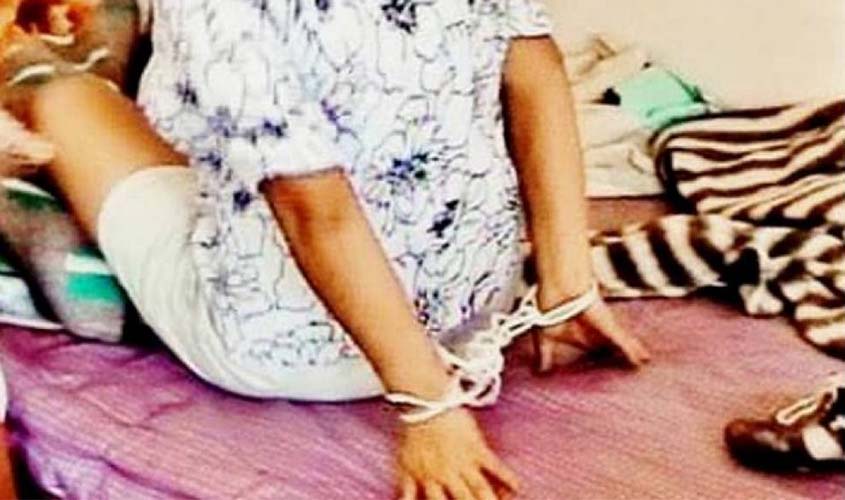 Bandidos armados invadem casa, fazem mulher e filha de 10 anos reféns e ameaçam atear fogo nas duas