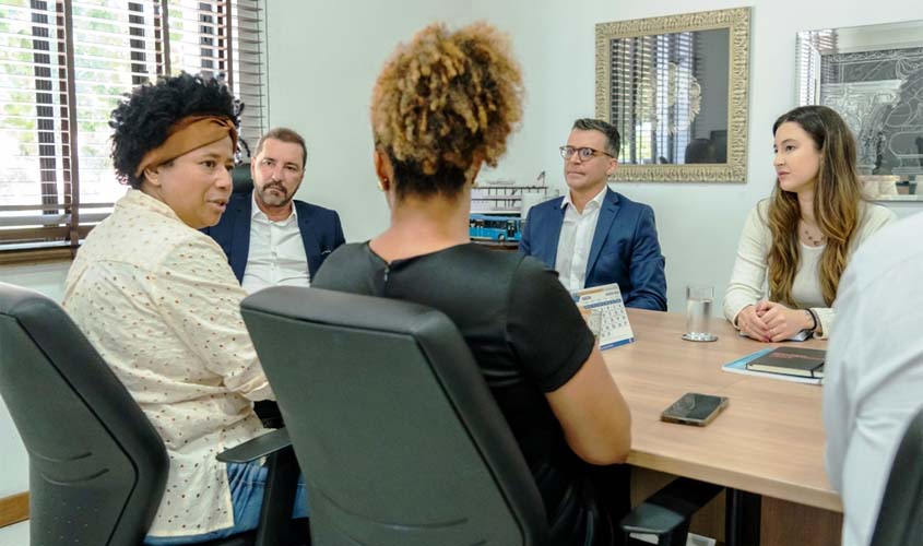 Deputada Sílvia Cristina defende ampliação dos serviços de reabilitação, durante reunião com prefeito da capital