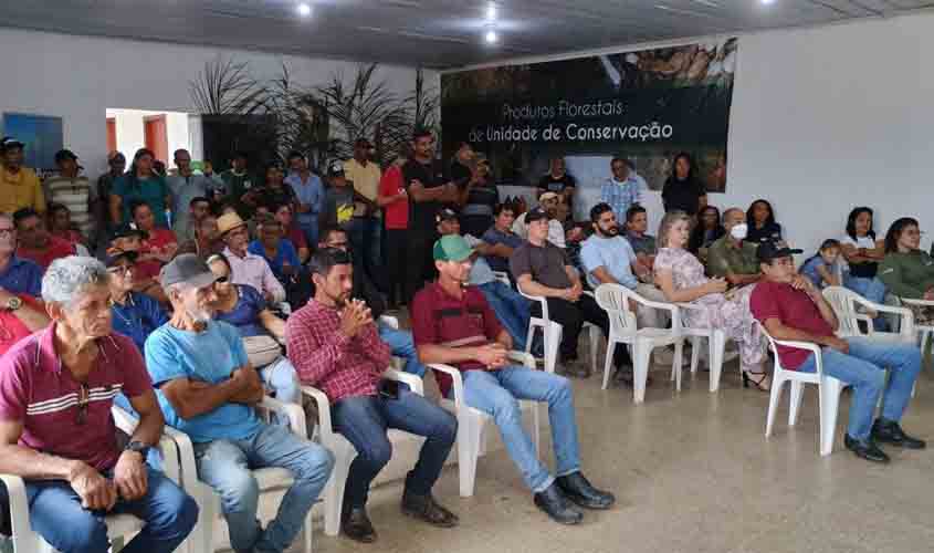 Entrega de kits para extração de látex a seringueiros é realizada pelo governo de RO