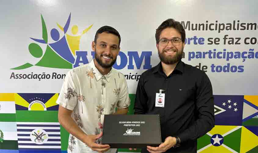 Prefeito discute sobre comunicação institucional em visita à AROM