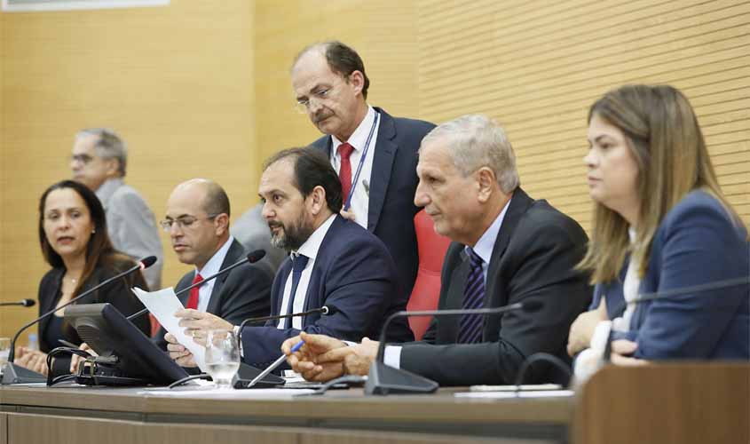 Deputados realizam Sessão Solene em homenagem ao Dia Internacional da Mulher