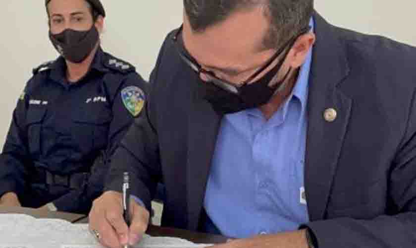 Carta Constitutiva é entregue ao Conselho Comunitário de Segurança Pública de Ouro Preto do Oeste