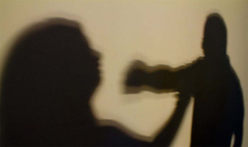 No Brasil, uma mulher é vítima de violência a cada quatro horas