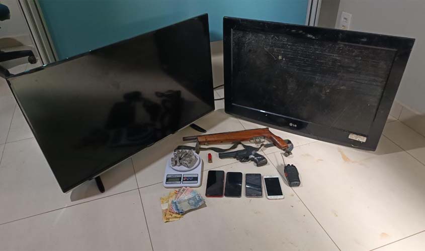 Polícia Militar cumpre mandado de busca e apreensão