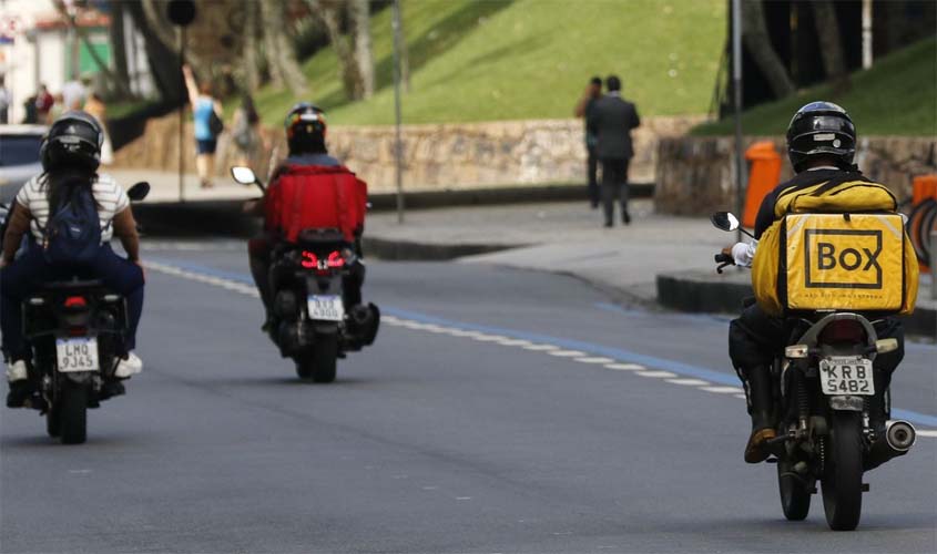 Violência contra entregadores tem herança escravista, diz pesquisador