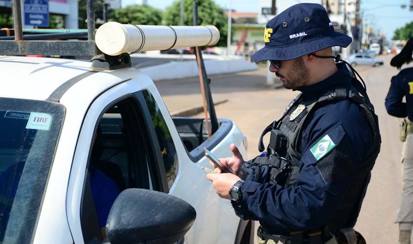 Em Vilhena/RO, PRF detém estelionatários