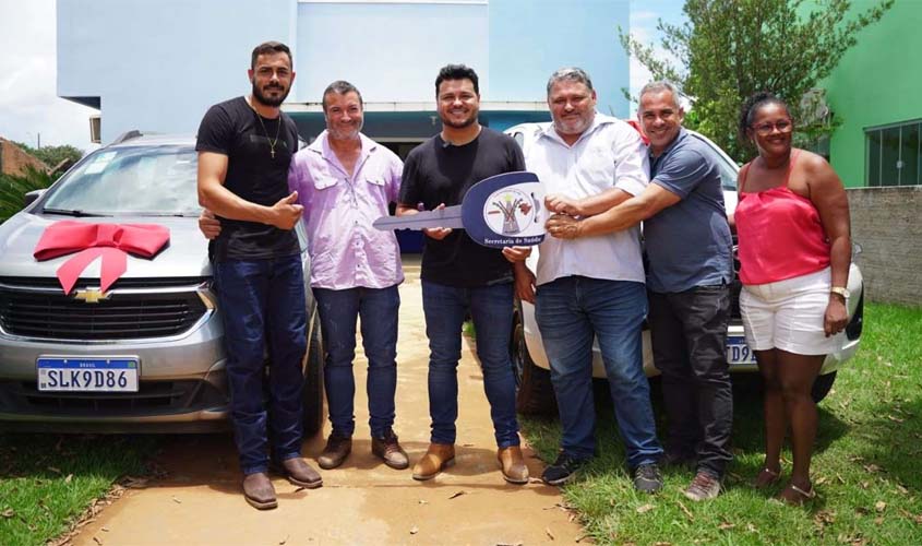 Deputado Marcelo Cruz reforça saúde de Rio Crespo com entrega de dois veículos