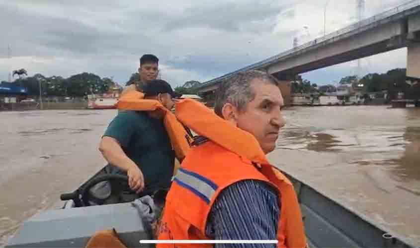 Defesa Civil monitora ponte sobre o rio Madeira após colisão de embarcação