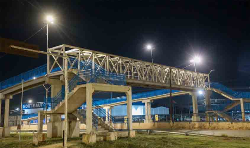 Com lâmpadas de LED, Prefeitura ilumina passarelas ao longo da BR-364