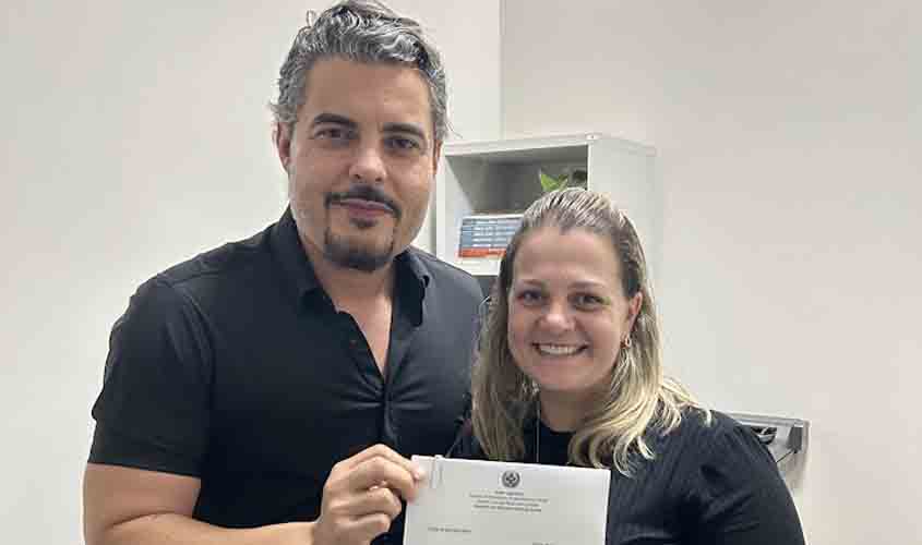 Amanda Areval e Thiago Flores anunciam R$ 500 mil para início de atendimentos da clínica-escola para autistas ainda neste ano