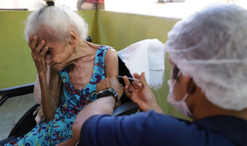 Vacinação de acamados continua sendo realizada pela prefeitura de Porto Velho